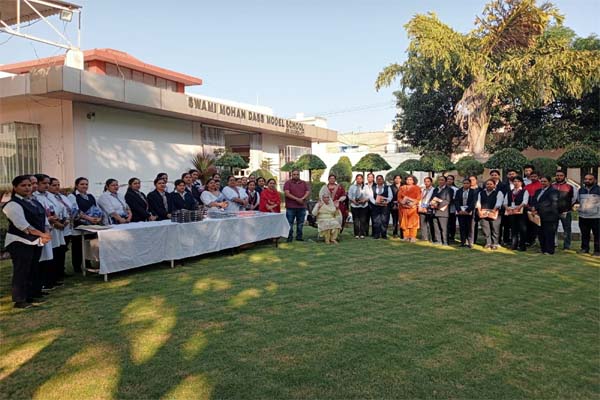 Read more about the article Swami Mohan Dass Model School ने धूमधाम से मनाया दिवाली का त्याहोर, छात्रों के लिए विभिन्न गतिविधियों का आयोजन