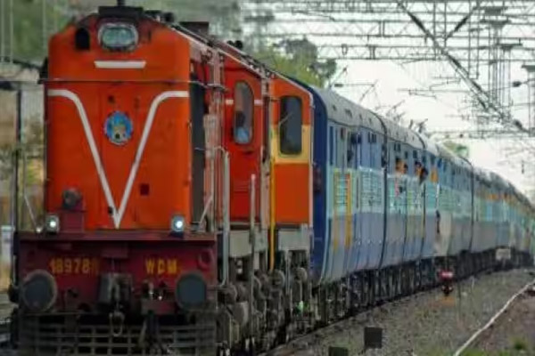 You are currently viewing श्रद्धालुओं के लिए Good News: रेलवे चलाएगी 17 आस्था एक्सप्रेस ट्रेनें, एक ही ट्रेन से कर सकेंगे माता वैष्णो देवी और श्रीराम मंदिर के दर्शन