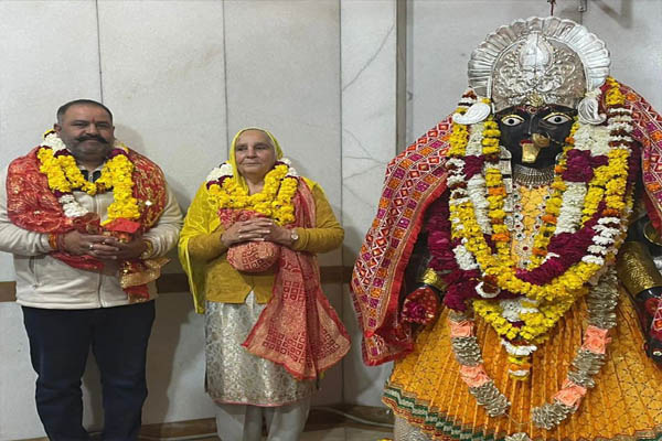 Read more about the article MP सुशील रिंकू ने संगरूर के प्रसिद्ध काली माता मंदिर में टेका माथा, CM मान की माता जी भी साथ रहीं मौजूद