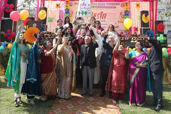 Read more about the article HMV में फिएस्टा-द ट्रेड फेयर-2024 का सफलतापूर्वक आयोजन, प्राचार्य डॉ. अजय सरीन बोलीं- यह संस्था नारी सशक्तिकरण की उत्तम मिसाल
