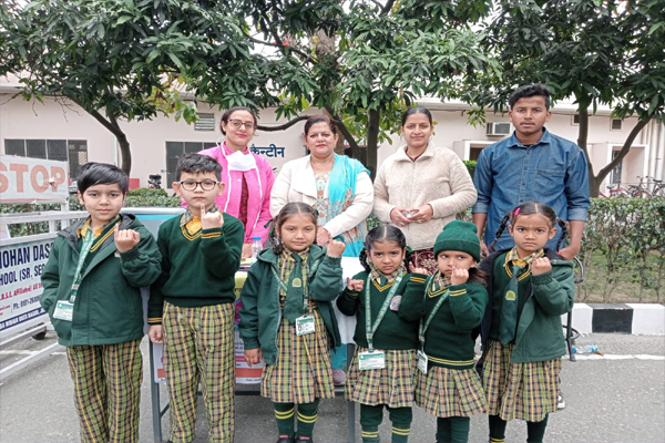 Read more about the article Swami Mohan Dass Model School में चिकित्सा शिविर का आयोजन, बच्चों को पिलाई गई पोलियो ड्रॉप्स
