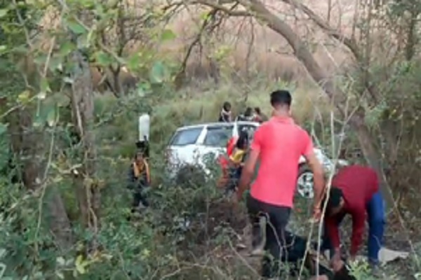Read more about the article ट्रैक्टर से टकराई बारात से लौट रही SUV, तीन बच्चों समेत सात लोगों की दर्दनाक मौत