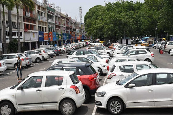 Read more about the article चंडीगढ़ में पार्किंग को लेकर मेयर कुलदीप कुमार ने किया बड़ा ऐलान, जानकर हो जाएंगे खुश