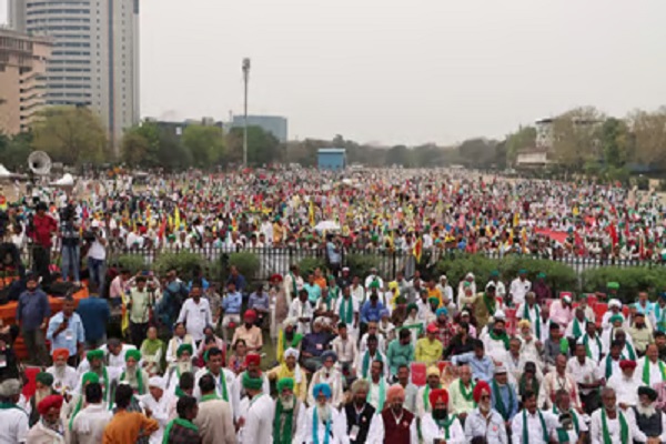 You are currently viewing दिल्ली का रामलीला मैदान एक बार फिर चर्चा में, 400 संगठनों के किसान आज यहां करेंगे महापंचायत; सुरक्षा व्यवस्था के कड़े इंतजाम