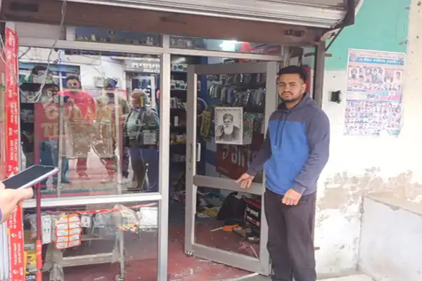 Read more about the article कपूरथला में तीन दुकानों को चोरों ने बनाया निशाना, 3 लाख के मोबाइल और ब्रांडेड कपड़े लेकर हुए फरार