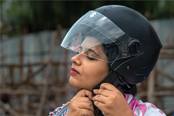 Read more about the article सिख महिलाओं को हेलमेट से छूट को लेकर HC सख्त, केंद्र सरकार को लगाई फटकार; दिया ये आदेश
