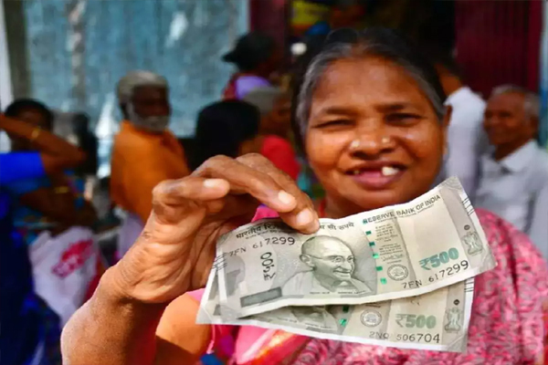 Read more about the article आप सरकार का बड़ा फैसला, महिलाओं को हर महीने मिलेंगे 1000 रुपए