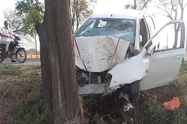 You are currently viewing पंजाब में सुबह-सुबह भयानक हादसा, पेड़ से टकराने के कारण कार सवार मां-बेटे समेत 4 लोगों की दर्दनाक मौत