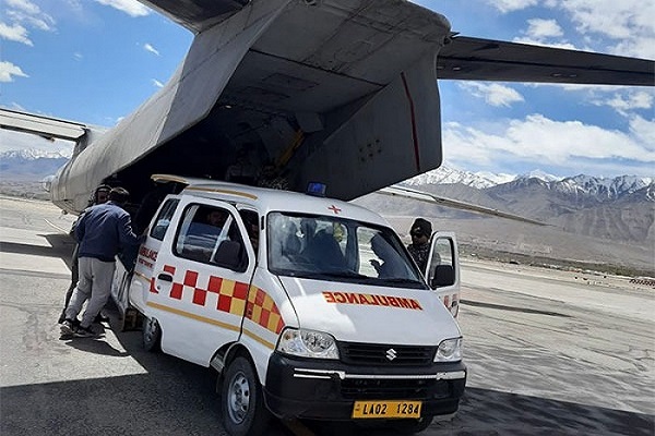 You are currently viewing भारतीय वायुसेना ने बचाई 2 गंभीर मरीजों की जान, इलाज के लिए लेह से चंडीगढ़ किया एयरलिफ्ट