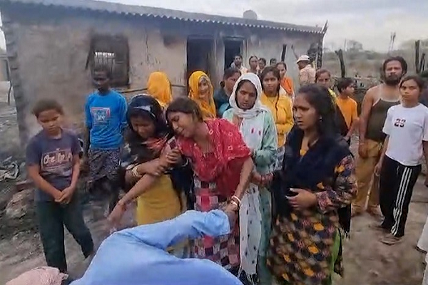 You are currently viewing पंजाब में तड़के बड़ा हादसा, गरीबों की झुग्गियों में लगी भीषण आग, दो सगी बहनें जिंदा जली; कई झुलसे