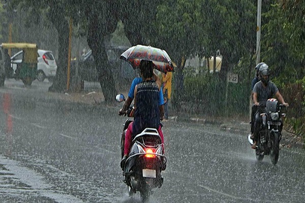 You are currently viewing पंजाब में झमाझम बारिश से मौसम हुआ सुहावना, लोगों को गर्मी से मिली राहत; अगले दिन भी बारिश की संभावना