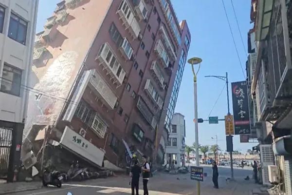 You are currently viewing ताइवान में आया 25 साल का सबसे तगड़ा भूकंप, कई इमारतें क्षतिग्रस्त, लाखों घरों में बत्ती गुल; तस्वीरों में देखें तबाही का मंजर