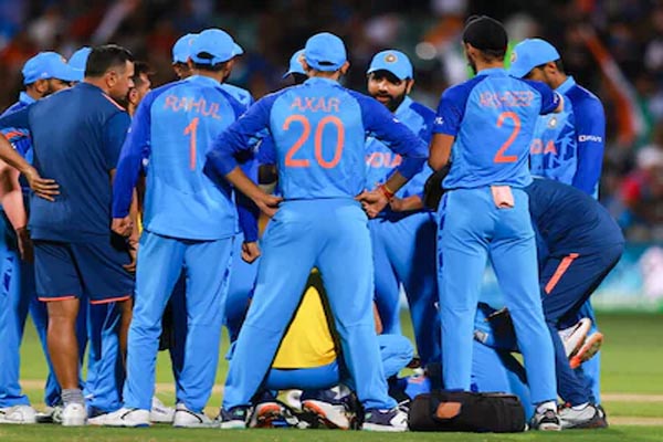 Read more about the article T20 विश्व कप के लिए भारतीय टीम का ऐलान, केएल राहुल का पत्ता कटा, इनके हाथों में होगी टीम की कमान; देखें पूरी लिस्ट