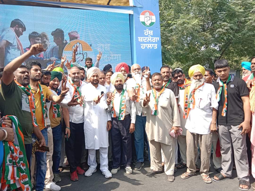 You are currently viewing ਹਲਕਾ ਫਿਲੌਰ ਤੋਂ ਆਮ ਆਦਮੀ ਪਾਰਟੀ ਨੂੰ ਚਰਨਜੀਤ ਸਿੰਘ ਚੰਨੀ ਨੇ ਦਿੱਤਾ ਵੱਡਾ ਝਟਕਾ, ਰਜਿੰਦਰ ਸਿੰਘ ਸੰਧੂ ਦੀ ਅਗਵਾਈ ਵਿੱਚ ਅਨੇਕਾਂ ਬਲਾਕ ਪ੍ਰਧਾਨ, ਸਰਪੰਚ, ਪੰਚ, ਲੰਬੜਦਾਰ, ਸੈਕਟਰੀ ਸਮੇਤ ਸੈਂਕੜੇ ਆਪ ਵਰਕਰ ਕਾਂਗਰਸ ਪਾਰਟੀ ਵਿੱਚ ਸ਼ਾਮਲ