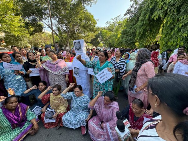 You are currently viewing जालंधर में महिला कांग्रेस का कैबिनेट मंत्री बलकार सिंह के खिलाफ फूटा गुस्सा, किया जबरदस्त विरोध प्रदर्शन, जसलीन सेठी ने कहा: चरित्रहीन मंत्रियों पर कार्रवाई करे आम आदमी पार्टी