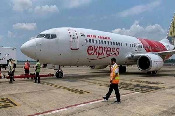 You are currently viewing एयर इंडिया एक्सप्रेस की 80 से अधिक उड़ानें रद्द, 300 वरिष्ठ क्रू मेंबर्स ने इकट्ठी ली ‘Sick Leave’