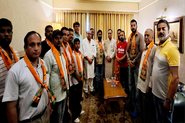 Read more about the article जालंधर लोकसभा हल्के में मनोज अग्रवाल के प्रयासों से भाजपा का किला हुआ और ज्यादा मजबूत, कैंट हल्के के दर्जनों आप नेता पार्टी में हुए शमिल