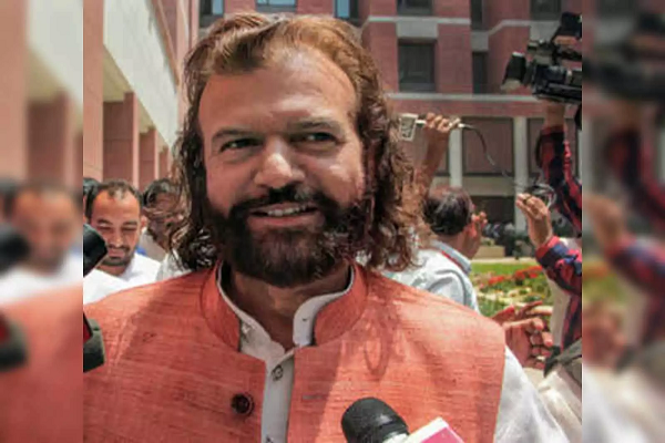 Read more about the article BJP प्रत्याशी हंस राज हंस की बढ़ने वाली हैं मुश्किलें, AAP ने चुनाव आयोग से की शिकायत; सख्त कार्रवाई की मांग