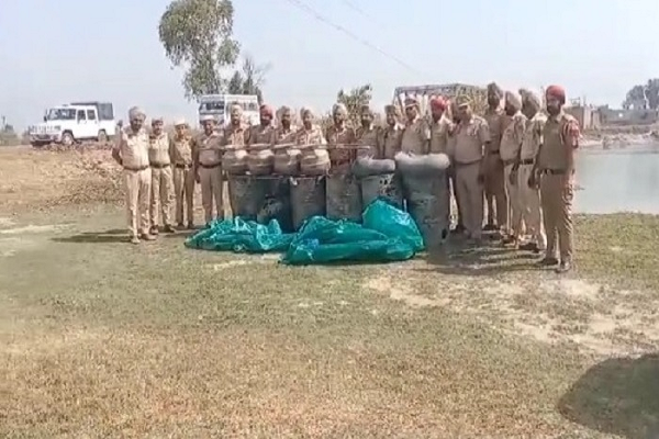Read more about the article पंजाब पुलिस ने सतलुज नदी के किनारे चलाया CASO ऑपरेशन, 30 हजार लीटर लाहन बरामद