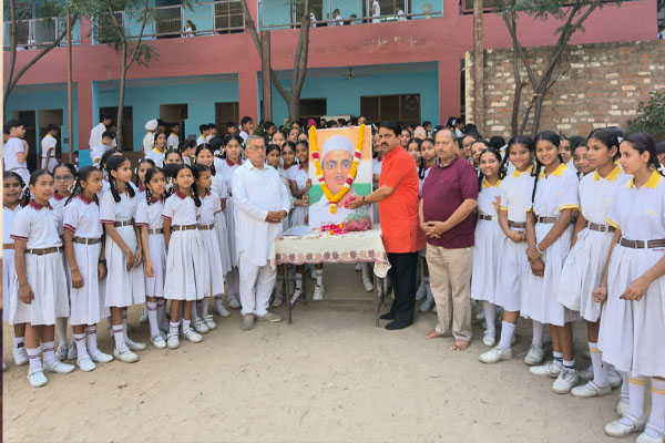Read more about the article पंडित दीनदयाल उपाध्याय स्मृति मंच ने मनाया शहीद सुखदेव थापर का जन्मदिवस