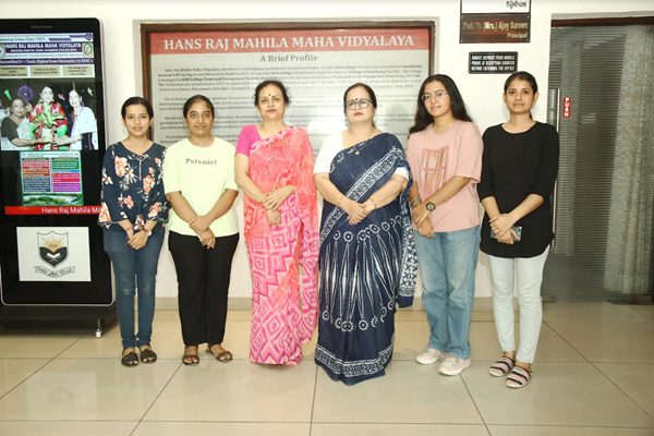 Read more about the article HMV की M.Sc. Chemistry की छात्राओं ने बढ़ाया कॉलेज का मान, प्राप्त की यूनिवर्सिटी पोजीशन