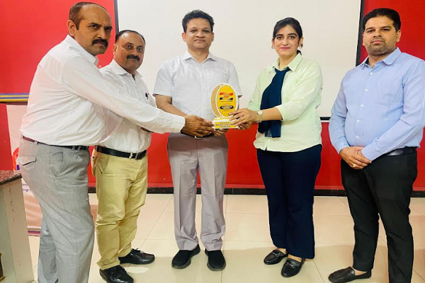 Read more about the article Innocent Hearts ग्रुप ऑफ़ इंस्टीट्यूशंस ने ट्रेनिंग एंड प्लेसमेंट पर विशेष FDP की मेजबानी की