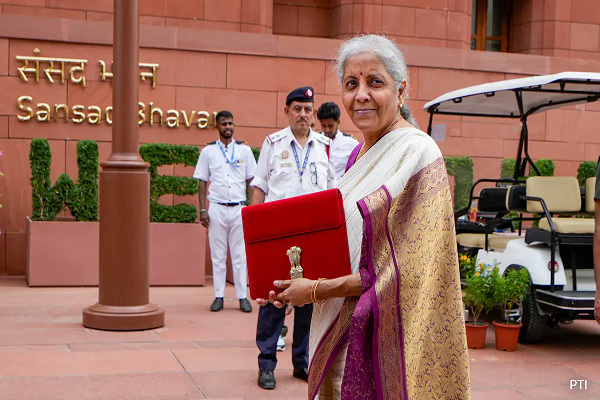 Read more about the article Budget 2024: महिलाओं के नाम से प्रॉपर्टी खरीदने पर मिलेगी बड़ी राहत, कामगारों को रेंट का बोझ कम करने के लिए बड़े ऐलान