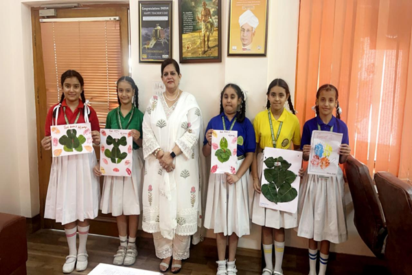 Read more about the article Swami Mohan Dass Model School में गणेश चतुर्थी उत्सव, बच्चों ने बनाई भगवान गणेश की सुंदर मूर्तियां और पेंटिंग