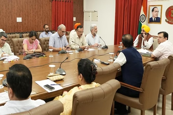 You are currently viewing पंजाब सरकार ने मंडी मजदूरों को दी राहत, लेबर चार्ज में वृद्धि का किया ऐलान