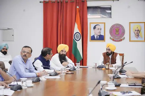 You are currently viewing CM भगवंत सिंह मान की DC’s के साथ अहम बैठक आज, इस मुद्दे पर होगा फैसला लिए जाने की संभावना