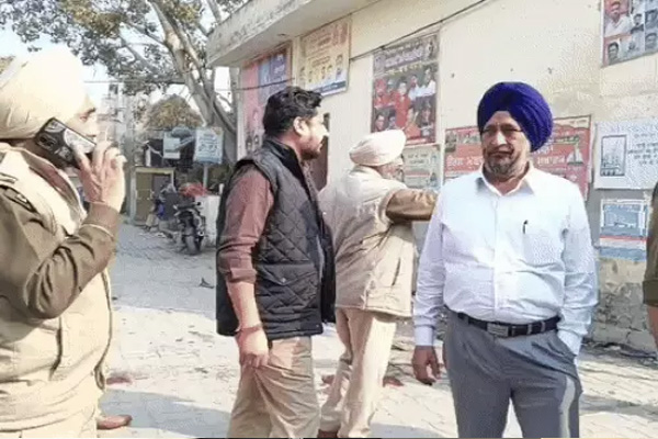 You are currently viewing पंजाब में दो गुटों में चली ताबड़तोड़ गोलियां, आधा दर्जन से अधिक लोग घायल; इलाके में माहौल तनावपूर्ण