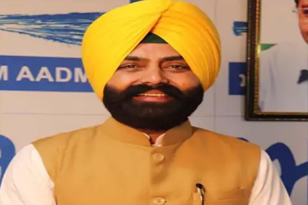 You are currently viewing पंजाब में बकाया राशि का भुगतान न करने वाले डीलरों के खिलाफ परिवहन विभाग सख्त, लिया ये बड़ा एक्शन