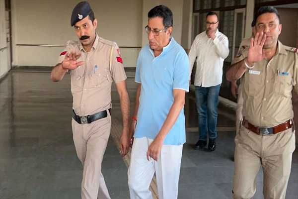 Read more about the article चंडीगढ़ के पूर्व DSP को रिश्वतखोरी मामले में कोर्ट से सुनाई 7 साल की सजा, 1 लाख का जुर्माना भी ठोका