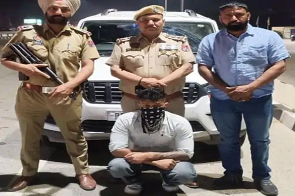Read more about the article जालंधर पुलिस को बड़ी सफलता, यूट्यूबर के घर ग्रेनेड हमले में एक और गिरफ्तारी, चंडीगढ़ एयरपोर्ट से पकड़ा गया 7वां आरोपी