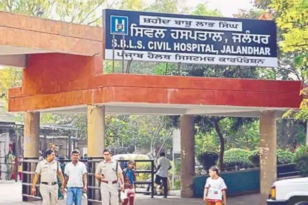 Read more about the article जालंधर: धार्मिक स्थल पर चल रहे नशा छुड़ाओ केंद्र पर प्रशासन का छापा, 34 युवक छुड़ाकर सिविल अस्पताल भेजे गए