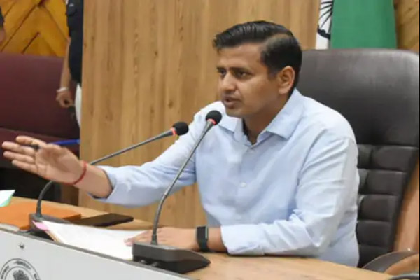 Read more about the article जालंधर प्रशासन की बड़ी कार्रवाई, 50 फर्जी ट्रैवल एजेंटों के लाइसेंस रद्द, DC हिमांशु अग्रवाल बोले- आगे भी ऐसी कार्रवाई जारी रहेगी