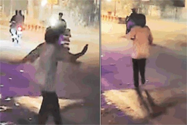 Read more about the article जालंधर में थाने के बाहर नशे में झूमती युवती का वीडियो वायरल, नशाबंदी के दावों पर उठे सवाल