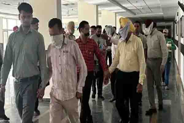 Read more about the article मोगा सेक्स स्कैंडल मामले में 18 साल बाद आया फैसला, 4 पुलिस अधिकारियों को 5-5 साल की कैद; कोर्ट ने 2-2 लाख का जुर्माना भी लगाया