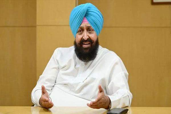 Read more about the article पंजाब में ’50 ग्रेनेड’ वाले बयान पर बवाल: नेता प्रतिपक्ष बाजवा के घर पुलिस पहुंची, CM मान ने पूछा – क्या पाकिस्तान से सीधा कनेक्शन है?