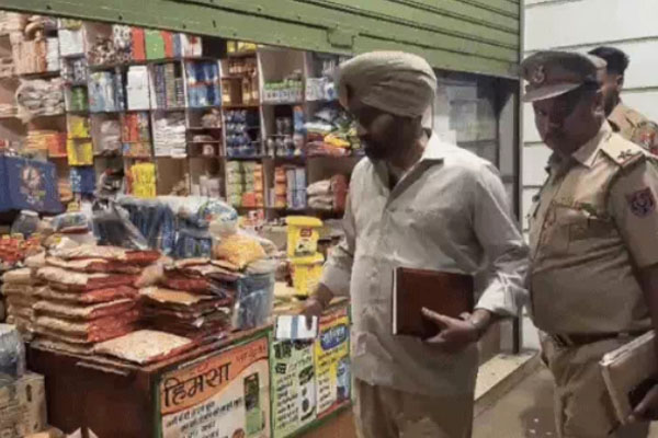Read more about the article पंजाब में होलसेल किराना व्यापारी से लूटपाट, 5 से 6 बदमाशों ने की वारदात, गल्ले से उड़ा ले गए 5 हजार- 2 बाइकों पर आए थे लुटेरे