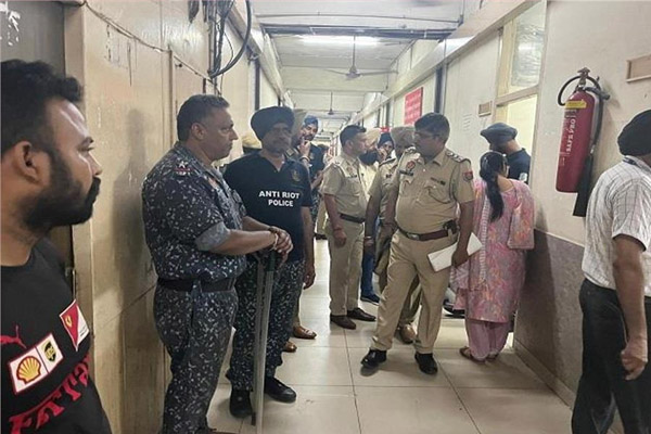 You are currently viewing लुधियाना के DC कार्यालय को बम से उड़ाने की धमकी, मचा हड़कंप; पूरे परिसर में सुरक्षा कड़ी