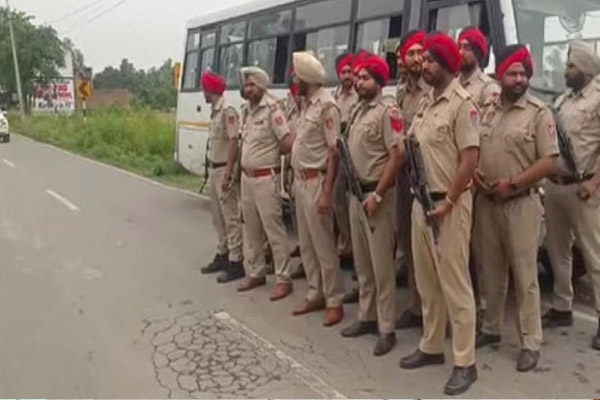 You are currently viewing भारत-पाक तनाव के बीच पंजाब सरकार ने नागरिकों की सुरक्षा के लिए जारी किए जिला-वार कंट्रोल रूम नंबर, देखें लिस्ट