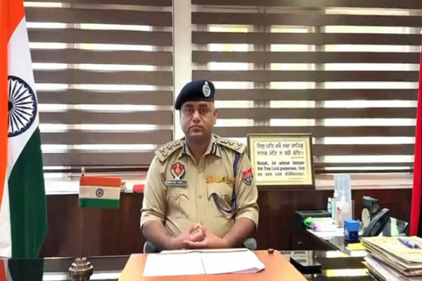 Read more about the article पंजाब पुलिस का कारनामा, नशा तस्कर को छोड़ने के लिए ली 2.5 लाख रुपये की रिश्वत; पूरी CIA टीम अरेस्ट
