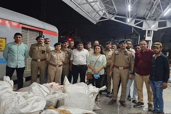 Read more about the article अमृतसर से मुंबई जा रही 1200 KG गोमांस की खेप जब्त, FSL ने की पुष्टि! चिकन बताकर बुक किया गया था पार्सल