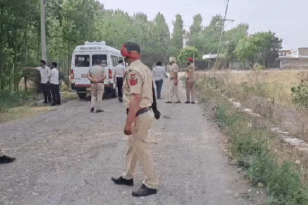 Read more about the article पंजाब में पुलिस और गैंगस्टर के बीच मुठभेड़, बदमाश घायल; एक पुलिसकर्मी की पगड़ी को छूकर निकली गोली