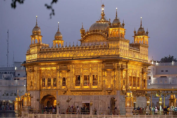 Read more about the article भारतीय सेना का बड़ा खुलासा: पाकिस्तान के निशाने पर था Golden Temple, एयर डिफेंस सिस्टम ने नाकाम किए हमले- देखें VIDEO