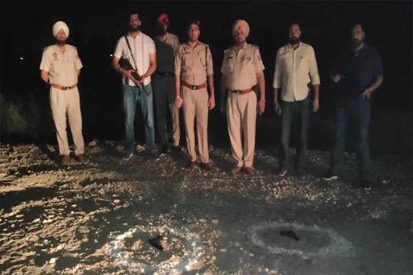 You are currently viewing पंजाब पुलिस और लॉरेंस बिश्नोई गैंग के गुर्गे के बीच मुठभेड़, बदमाश के पैर में लगी गोली; पुलिस ने किया गिरफ्तार