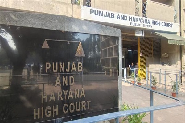 Read more about the article पुलिस थानों में कबाड़ बन रहे हजारों वाहनों पर हाईकोर्ट सख्त, पंजाब सरकार और DGP को जारी किए ये निर्देश