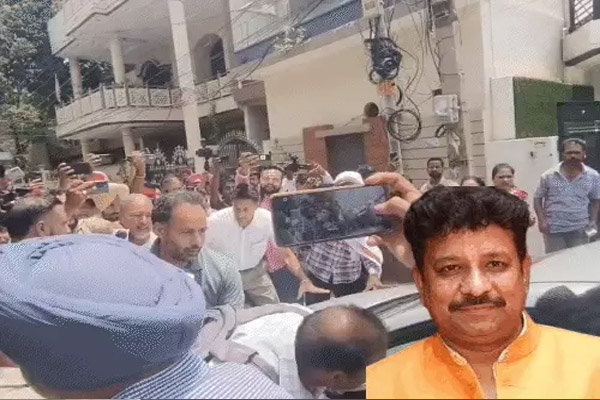 Read more about the article मान सरकार ने अपने ही MLA रमन अरोड़ा के ठिकानों पर करवाई रेड, विजिलेंस ने किया गिरफ्तार