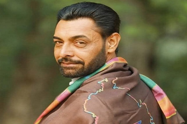 You are currently viewing परिवार पर टूटा दुखों का पहाड़, इस मशहूर पंजाबी गायक ने दुनिया को कहा अलविदा; यूं खींच ले गई मौत